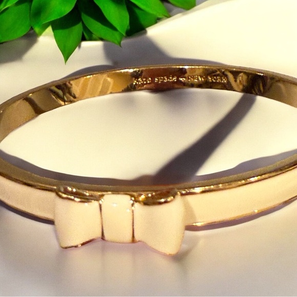 Kate Spade New York TAKE A BOW Gold & Cream CLASSIC Bangle Bracelet Stacking EUC - Picture 2 of 9